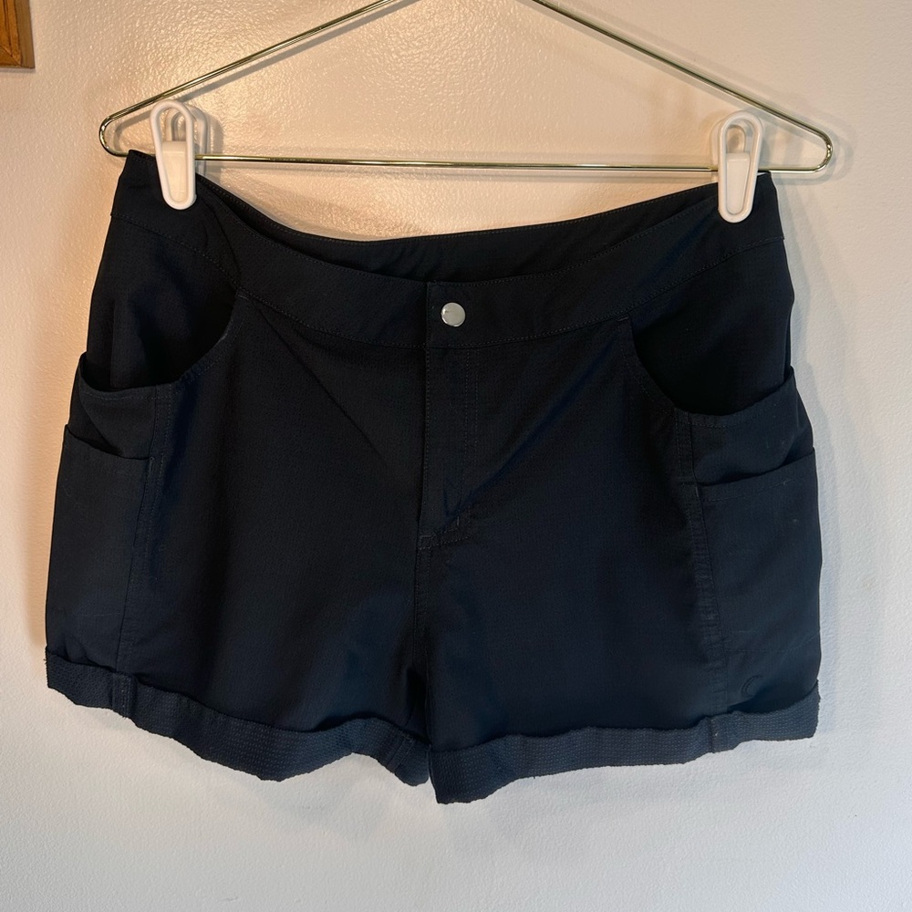 ZYIA Black Cargo Shorts Athletic Style